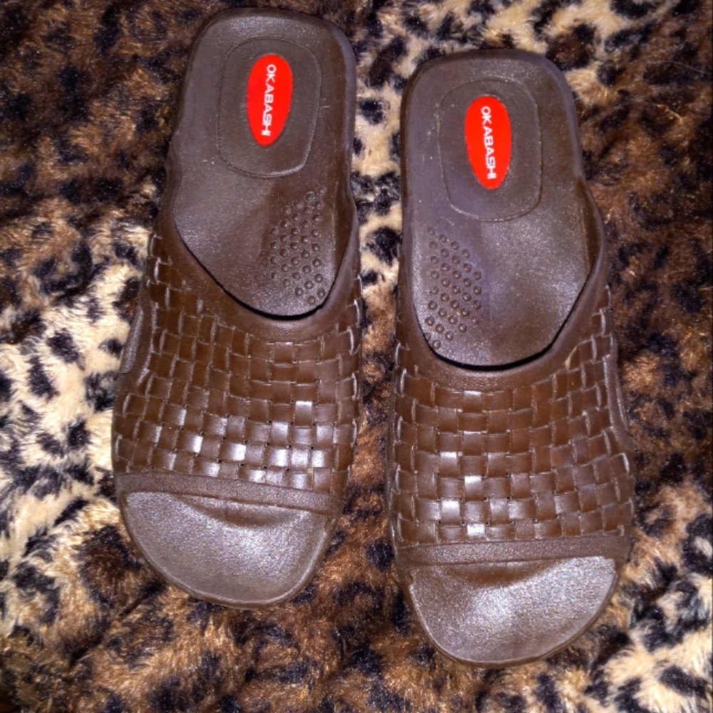 NWOT Okabashi mens sandles sz large